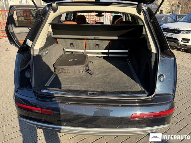 Audi Q7 E-Tron 51 interauto-car