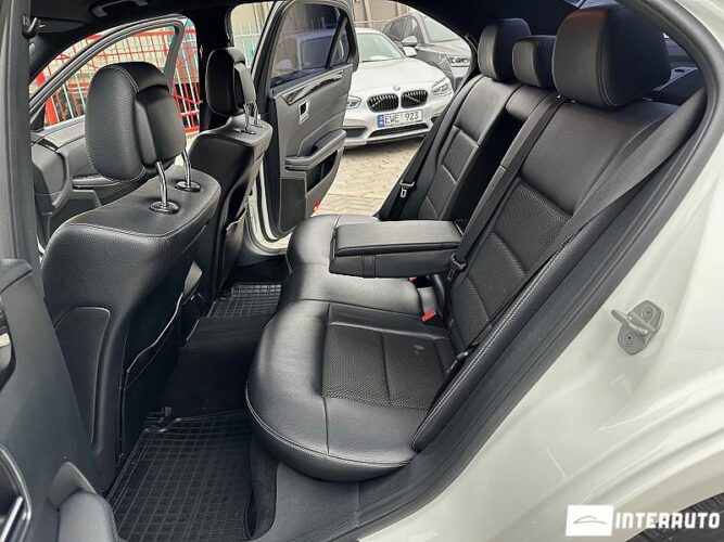 Mercedes E 220 33 interauto-car