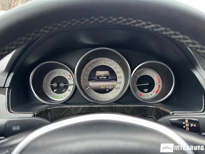 Mercedes E 220 36 interauto-car