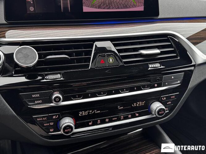 BMW 530e 42 interauto-car