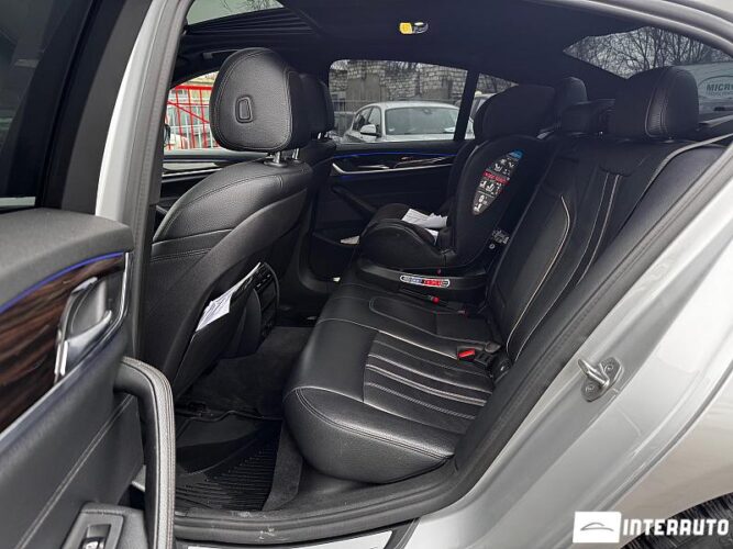 BMW 530e 37 interauto-car