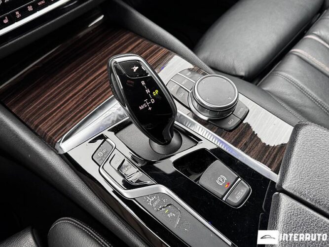 BMW 530e 43 interauto-car