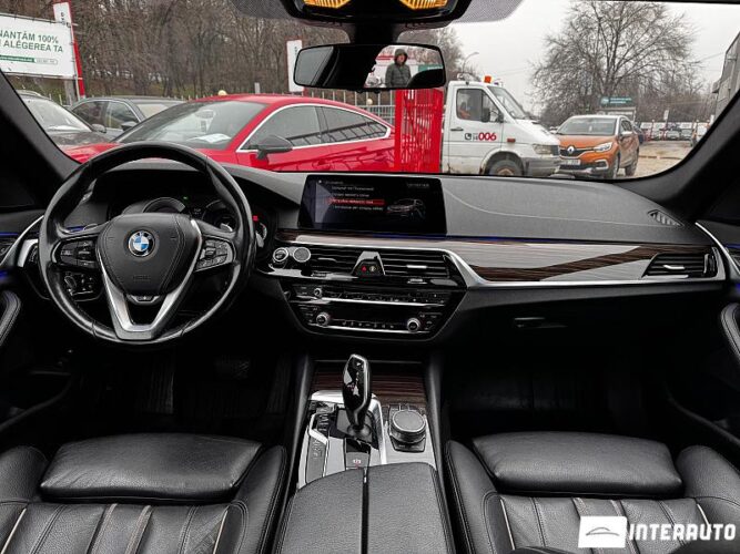 BMW 530e 38 interauto-car