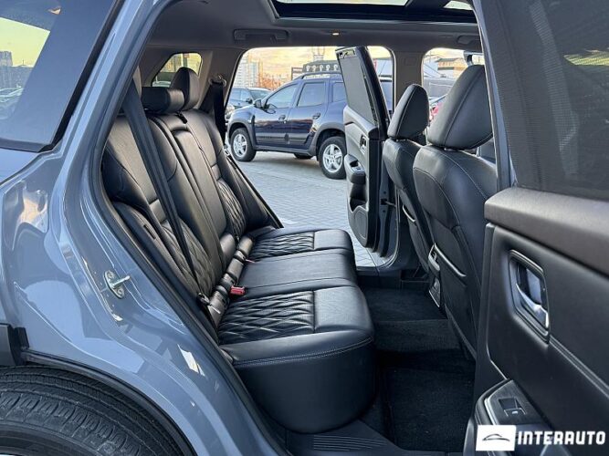 Nissan Rogue 52 interauto-car