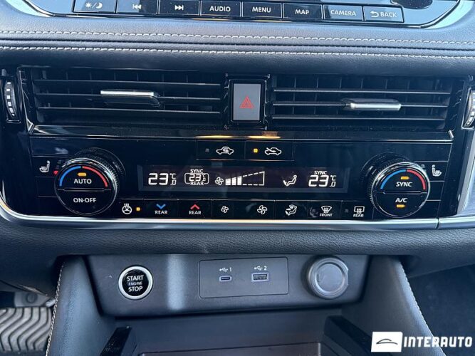 Nissan Rogue 48 interauto-car