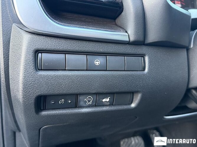 Nissan Rogue 57 interauto-car