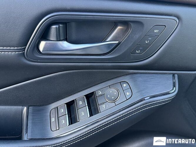 Nissan Rogue 58 interauto-car