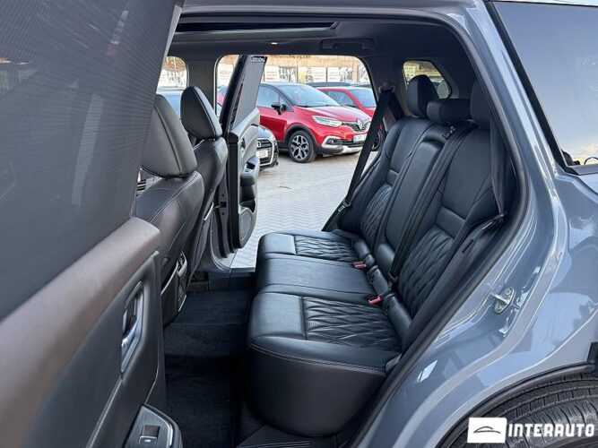 Nissan Rogue 50 interauto-car