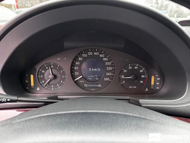 Mercedes E 200 37 interauto-car