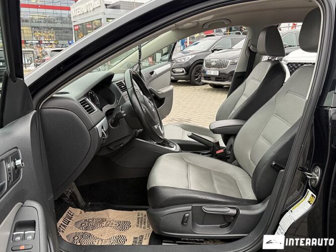 Volkswagen Jetta 34 interauto-car