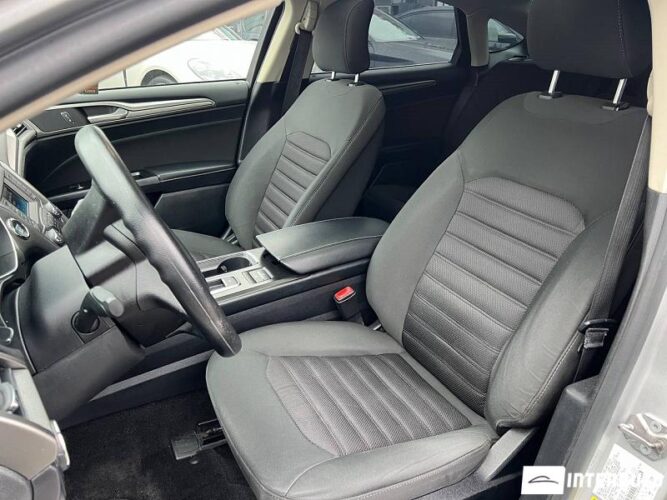 Ford Fusion 37 interauto-car