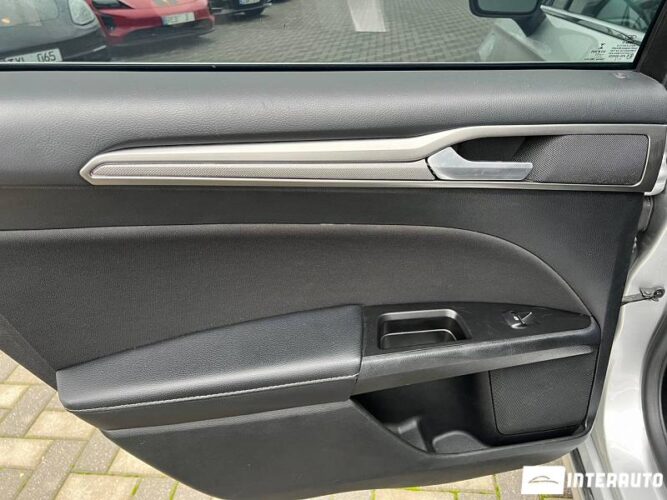 Ford Fusion 42 interauto-car