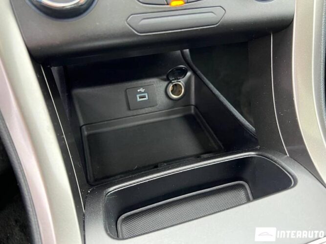 Ford Fusion 46 interauto-car