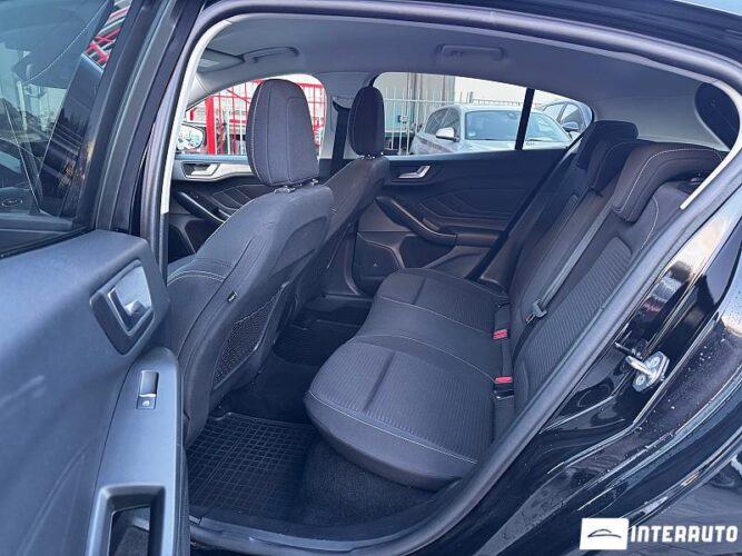 Ford Focus 37 interauto-car