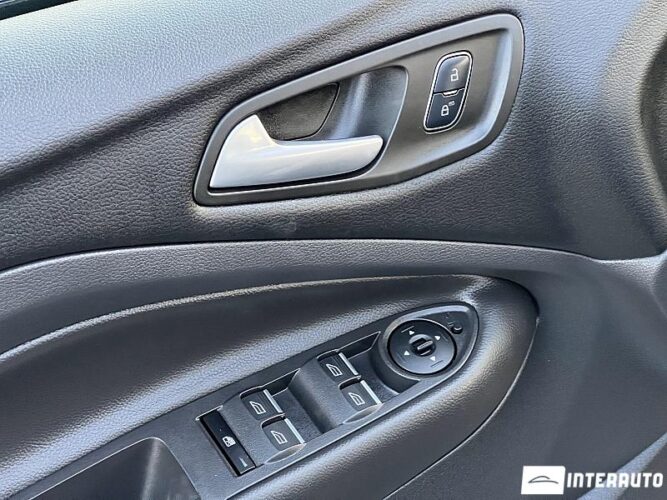 Ford Kuga 47 interauto-car