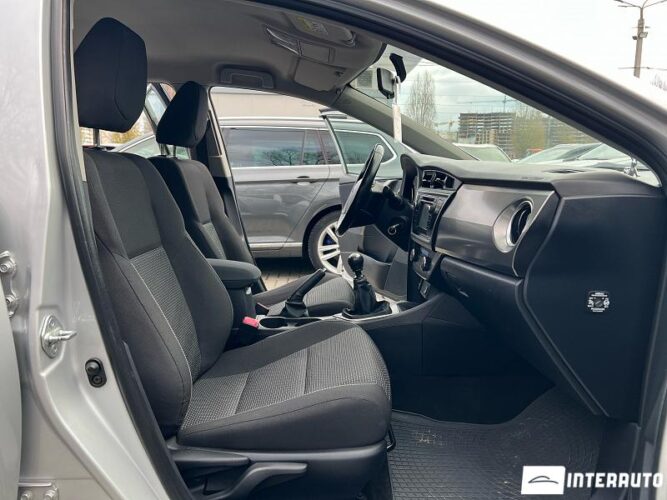 Toyota Auris 46 interauto-car