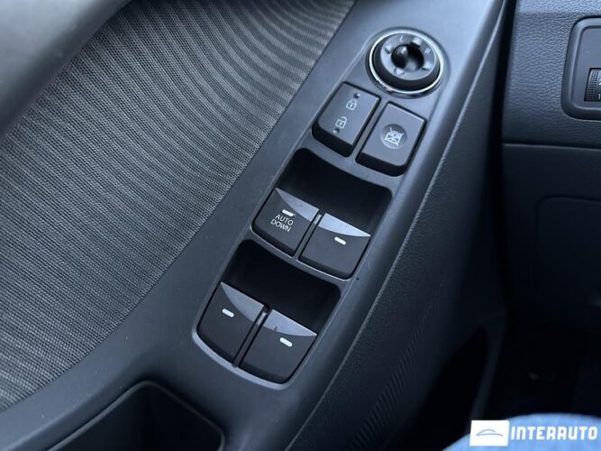 Hyundai Elantra 35 interauto-car