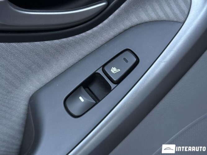 Hyundai Elantra 34 interauto-car