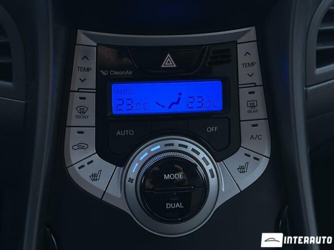 Hyundai Elantra 41 interauto-car