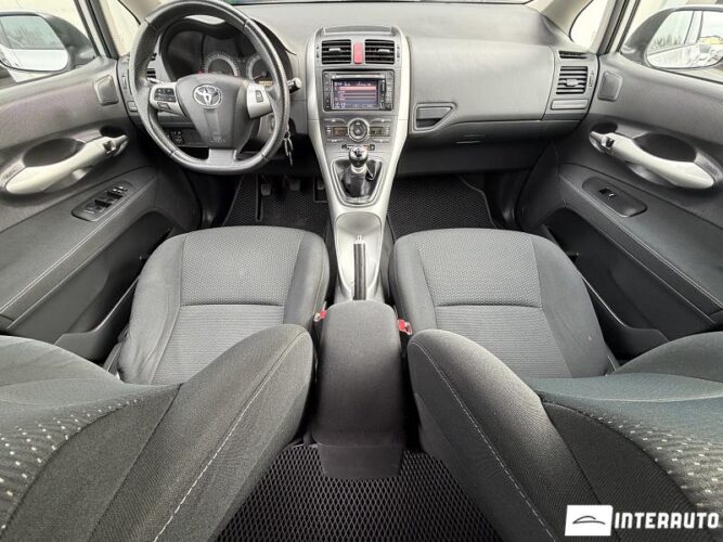 Toyota Auris 43 interauto-car