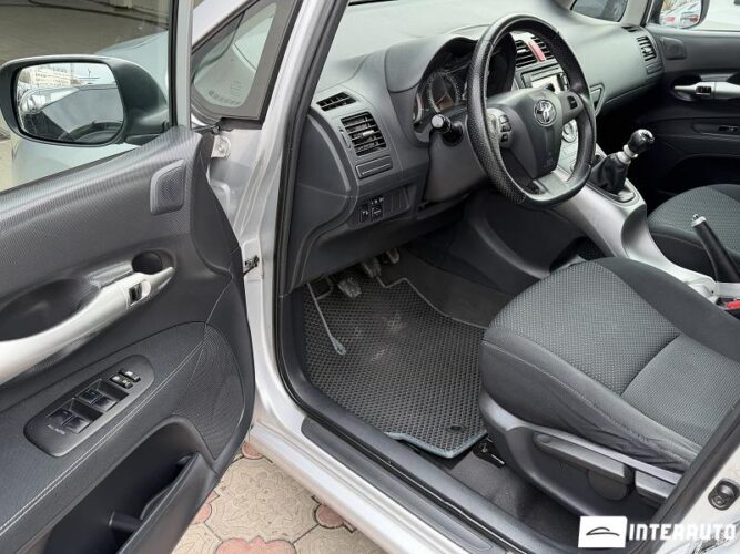 Toyota Auris 34 interauto-car