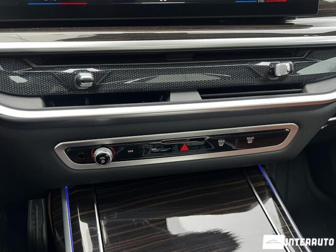 BMW X7 4.0d 53 interauto-car