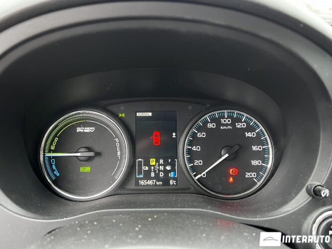 Mitsubishi Outlander 36 interauto-car