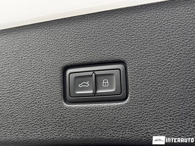 Audi Q8 58 interauto-car