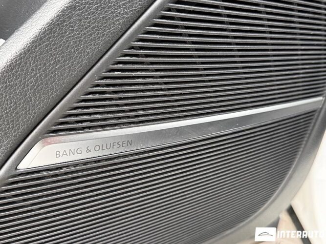 Audi Q8 52 interauto-car