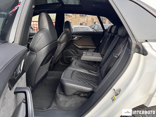 Audi Q8 57 interauto-car