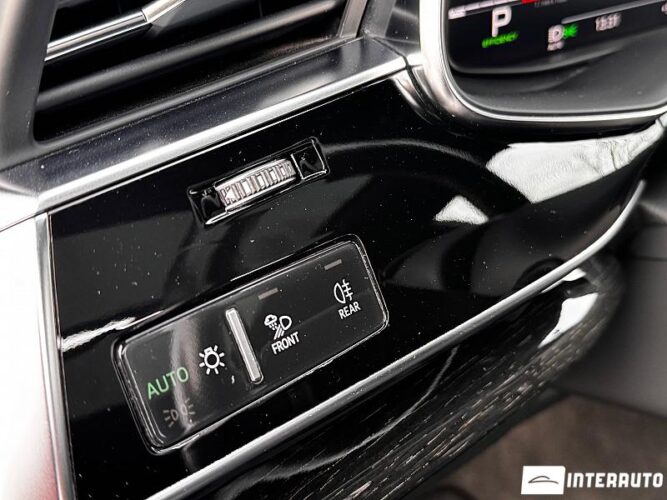 Audi Q8 50 interauto-car