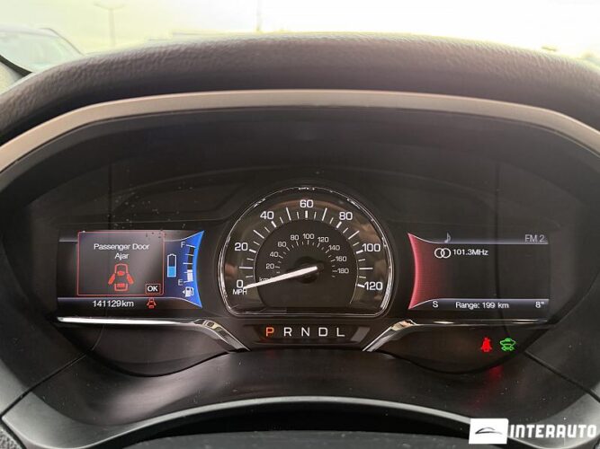 Lincoln MKZ 42 interauto-car