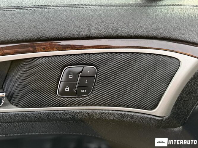 Lincoln MKZ 53 interauto-car