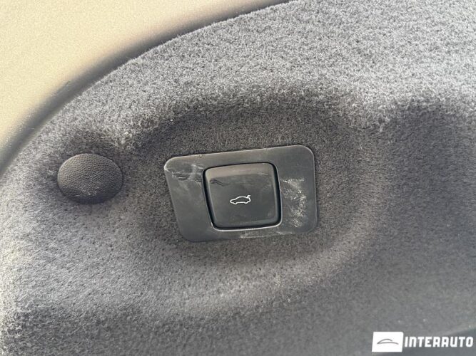 Lincoln MKZ 57 interauto-car