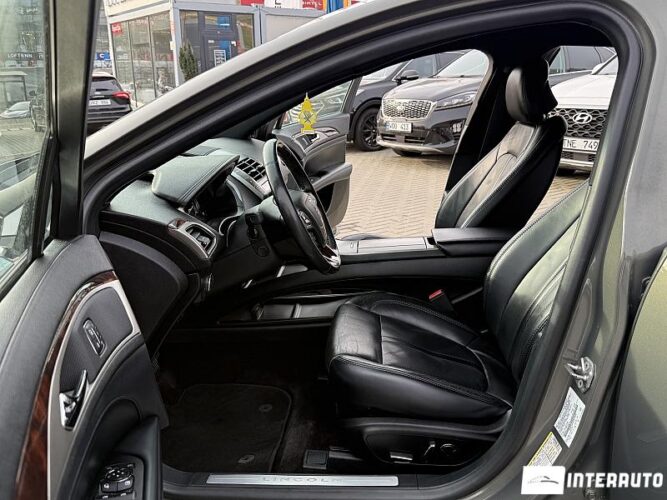 Lincoln MKZ 39 interauto-car