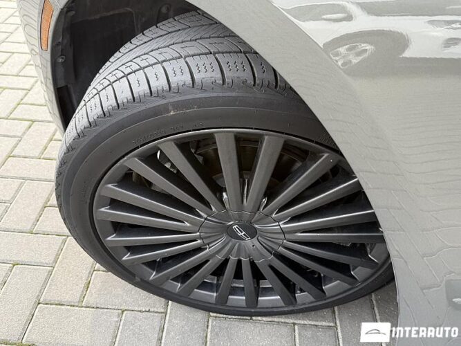 Lincoln MKZ 49 interauto-car