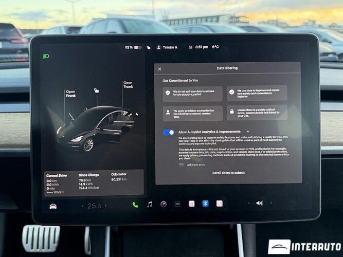 Tesla Model 3 36 interauto-car