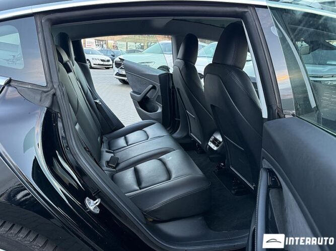 Tesla Model 3 39 interauto-car
