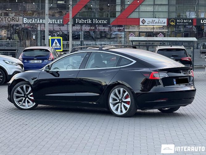 Tesla Model 3 32 interauto-car
