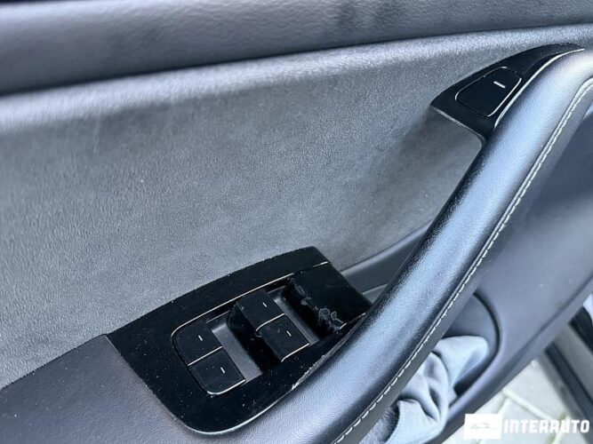 Tesla Model 3 41 interauto-car