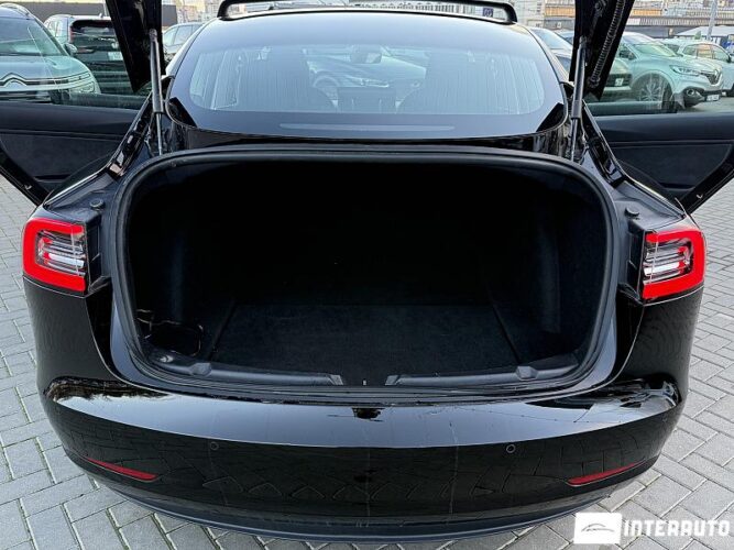 Tesla Model 3 44 interauto-car