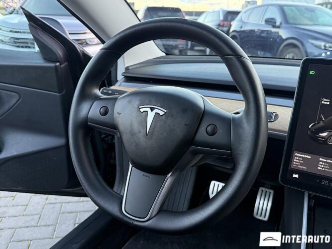 Tesla Model 3 35 interauto-car