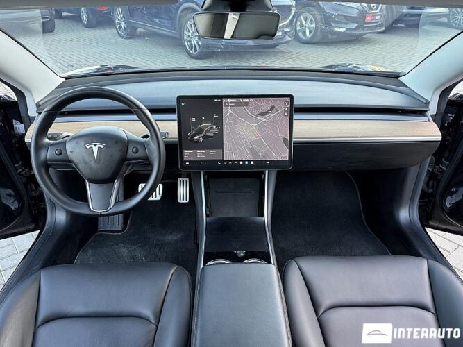 Tesla Model 3 34 interauto-car