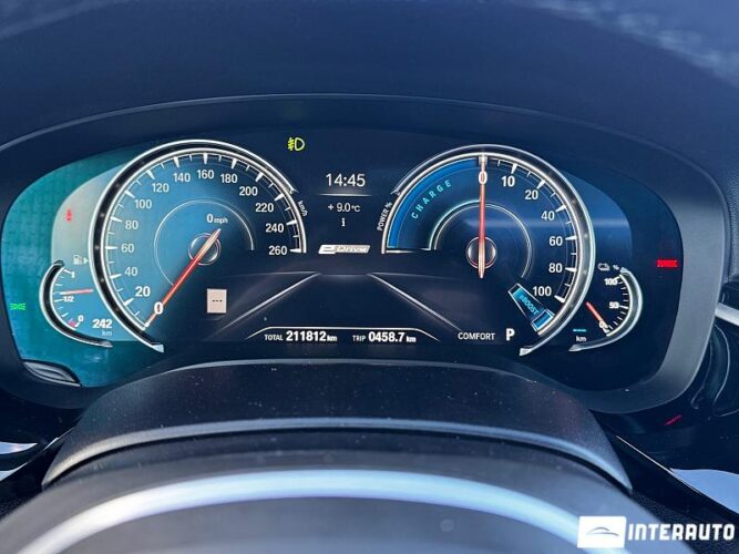 BMW 530e 44 interauto-car