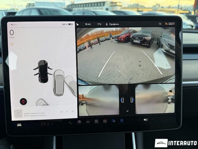 Tesla Model Y 38 interauto-car