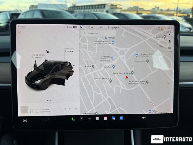 Tesla Model Y 39 interauto-car