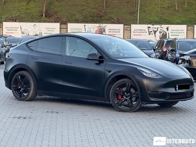 Tesla Model Y 30 interauto-car