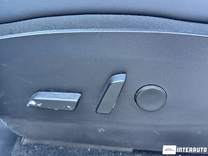 Tesla Model Y 45 interauto-car