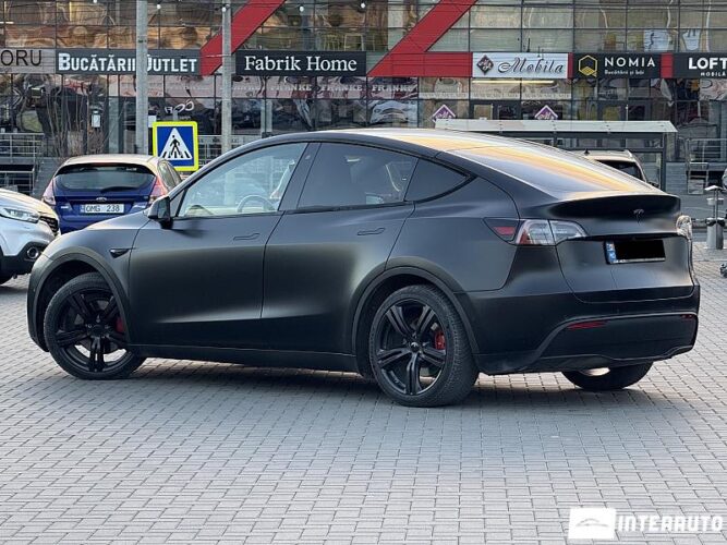 Tesla Model Y 33 interauto-car