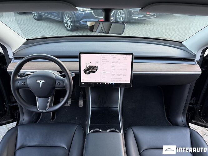 Tesla Model Y 35 interauto-car